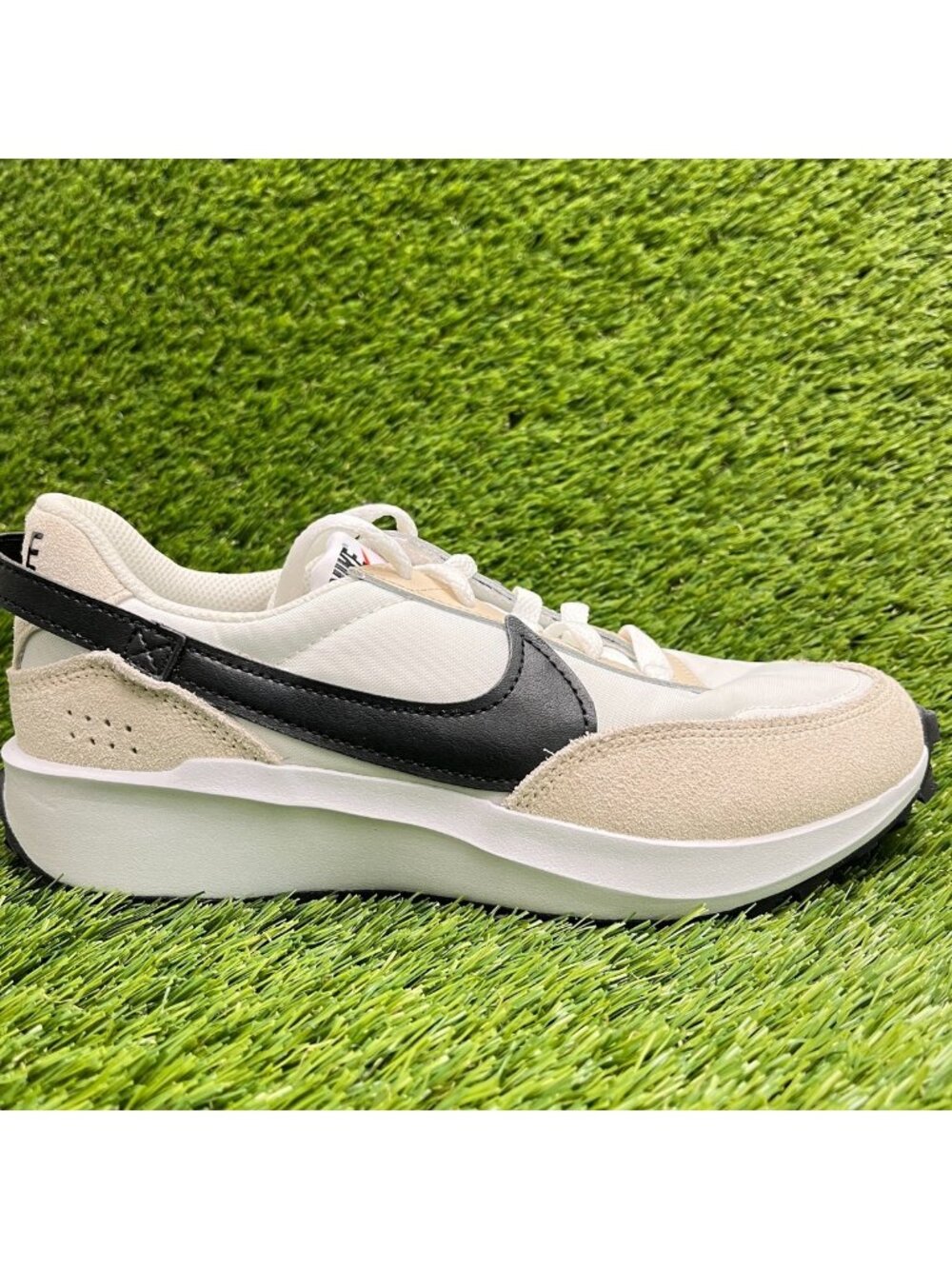 Nike Waffle Debut Womens Size 7 White Black Athletic Running Shoes Sneakers